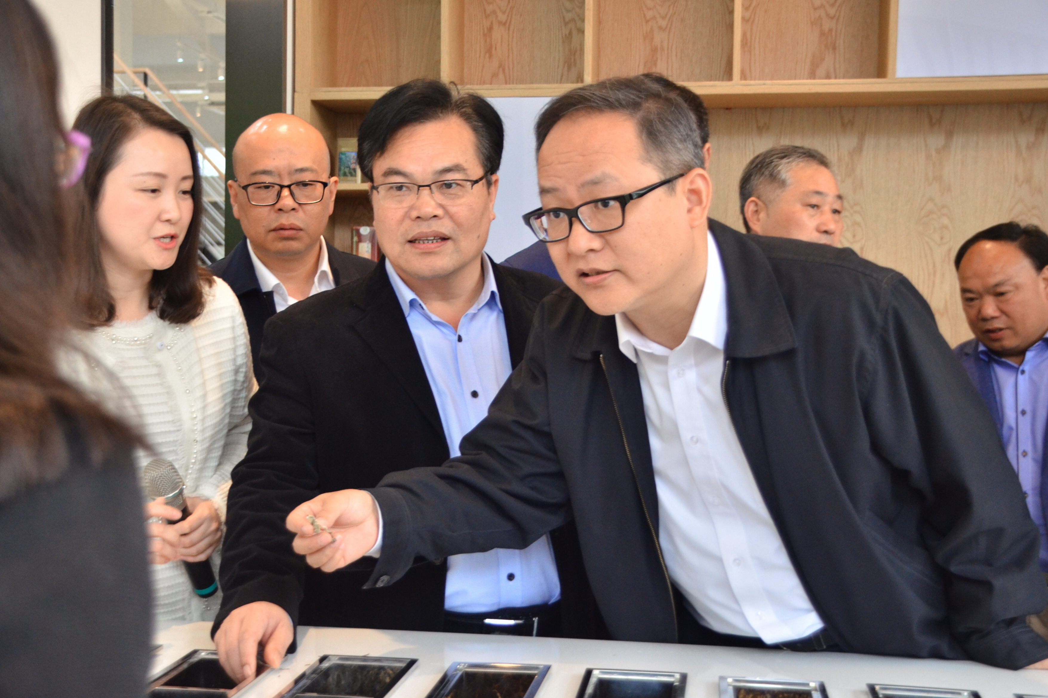 杭州市政府副秘书长张文戈一行考察开云app官方版入口 - 开云专业的云端应用服务平台特种茶中心