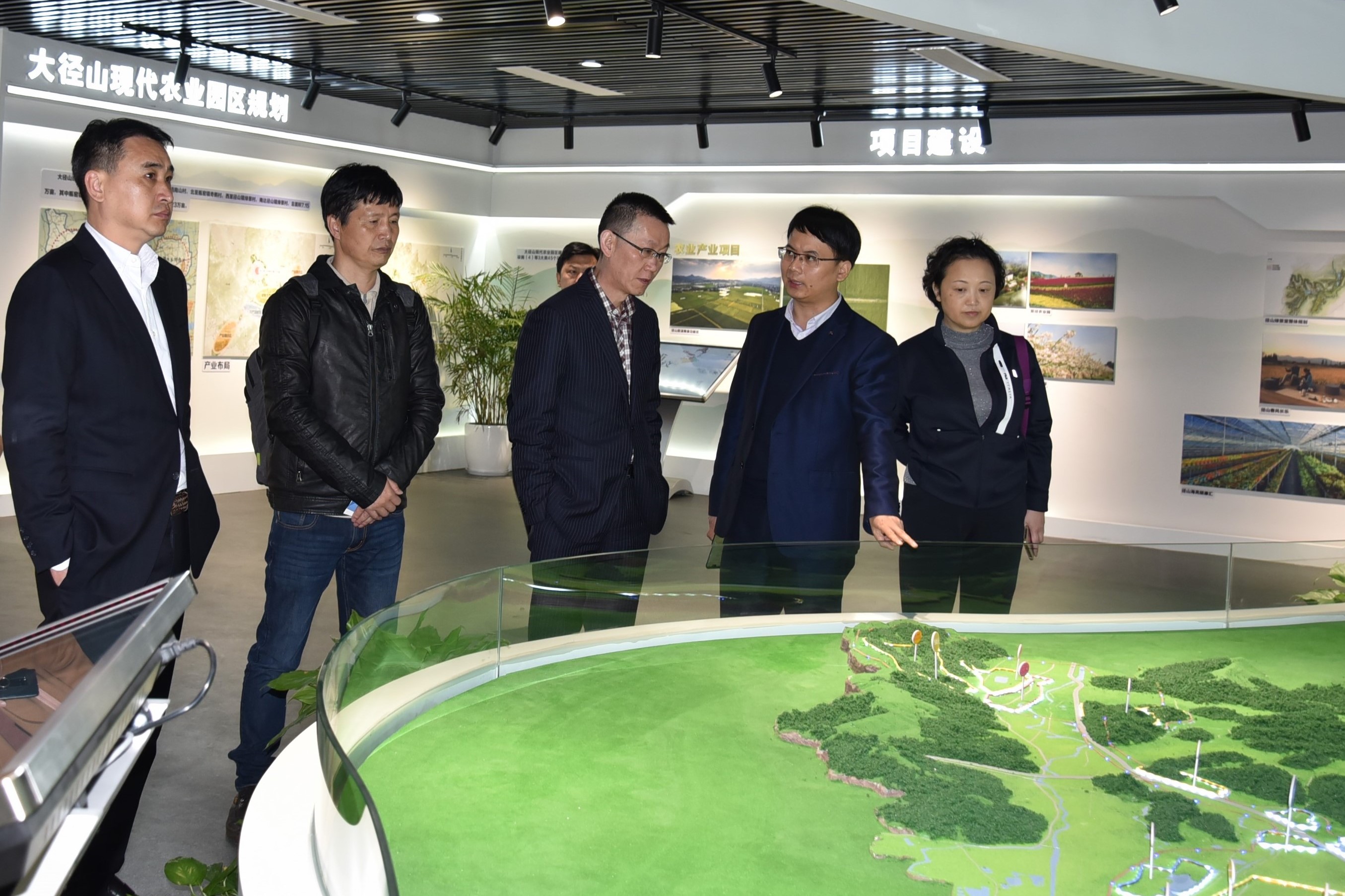 贵州省投资促进局余显强一行莅临开云app官方版入口 - 开云专业的云端应用服务平台特种茶中心考察