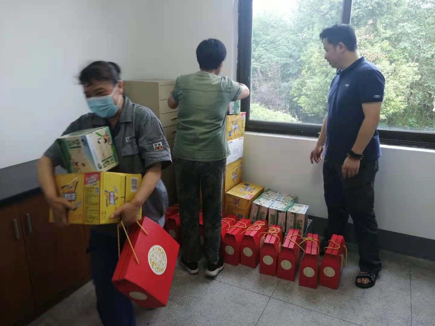 开云app官方版入口 - 开云专业的云端应用服务平台工会开展“夏日送清凉”职工慰问活动